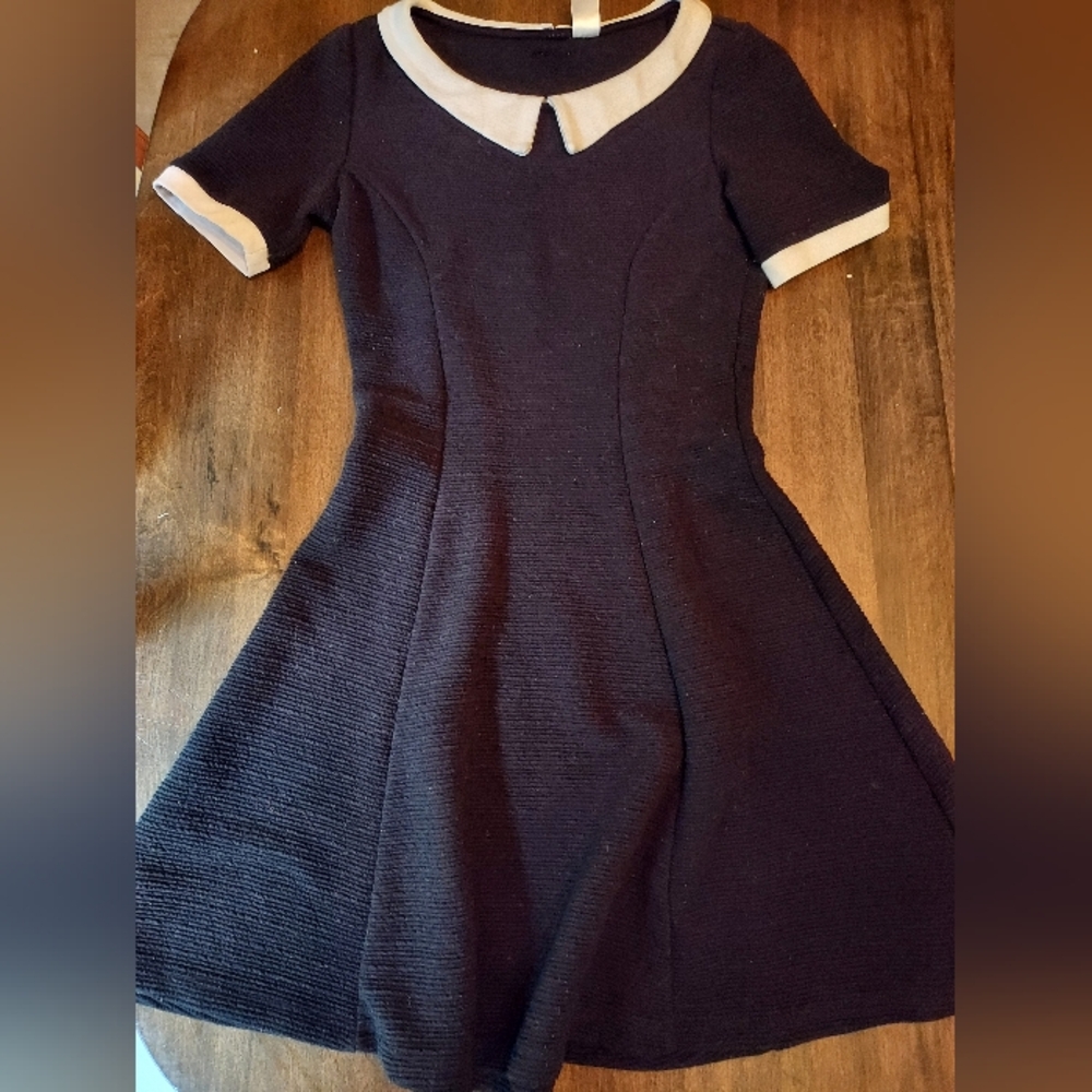 Stretchy Wednesday ADDAMS style H&M Dress